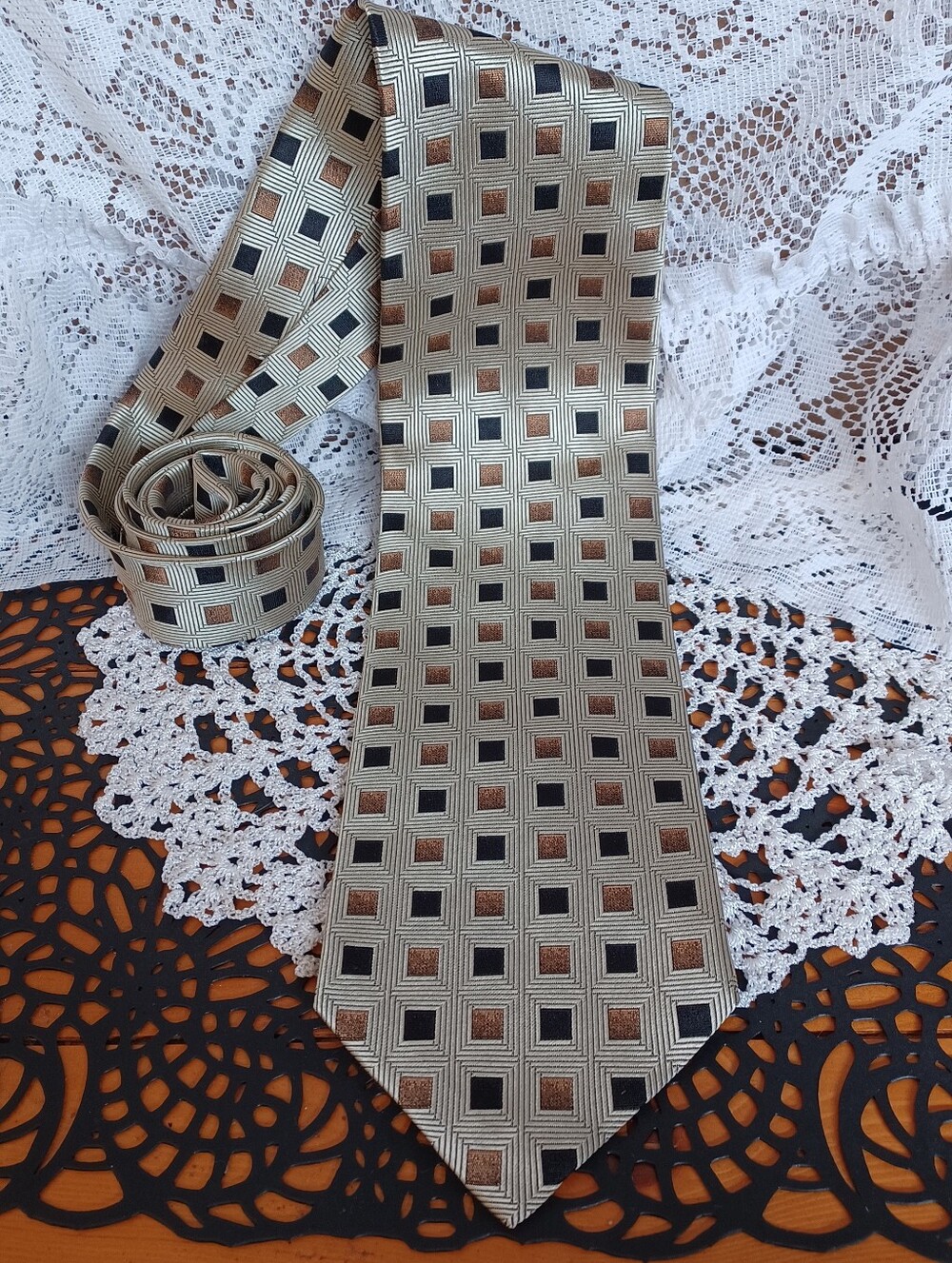 FOGGIA 100% SILK HANDMADE IN KOREA NECKTIE 60" X 4" GOLD W/COPPER/BLACK SQUARES
